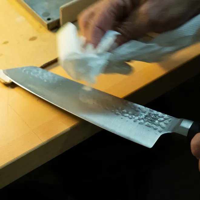 Préparation d'outils de découpe pour activité logistique/Cutting tools preparation for logistics activity