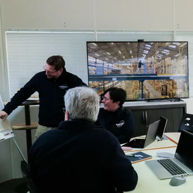 Réunion logistique avec équipe de travail/Logistics meeting with work team